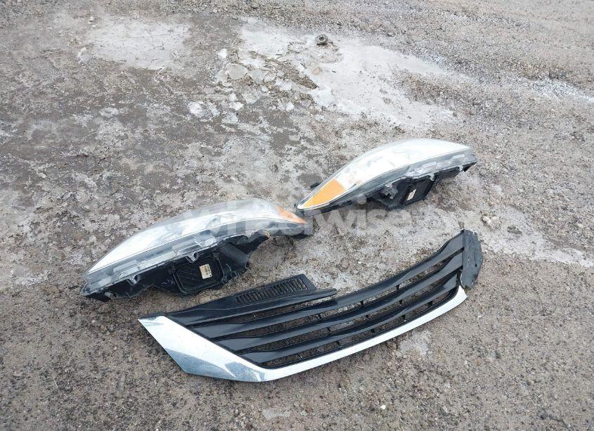 Photo 12 of 2011 Toyota Sienna LE V6 (VIN 5TDKK3DC4BS125639)