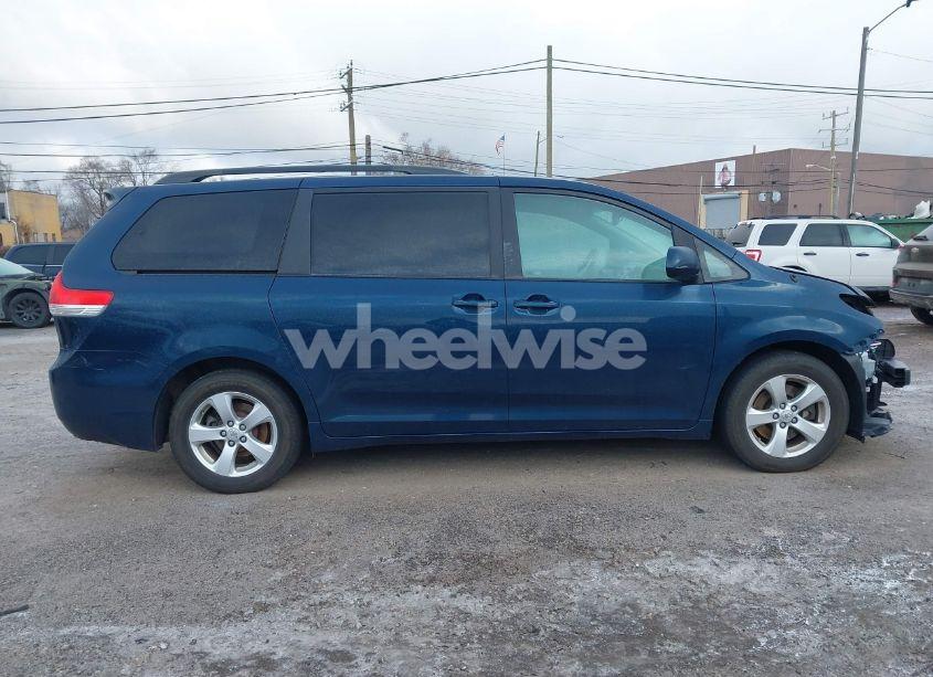 Photo 14 of 2011 Toyota Sienna LE V6 (VIN 5TDKK3DC4BS125639)