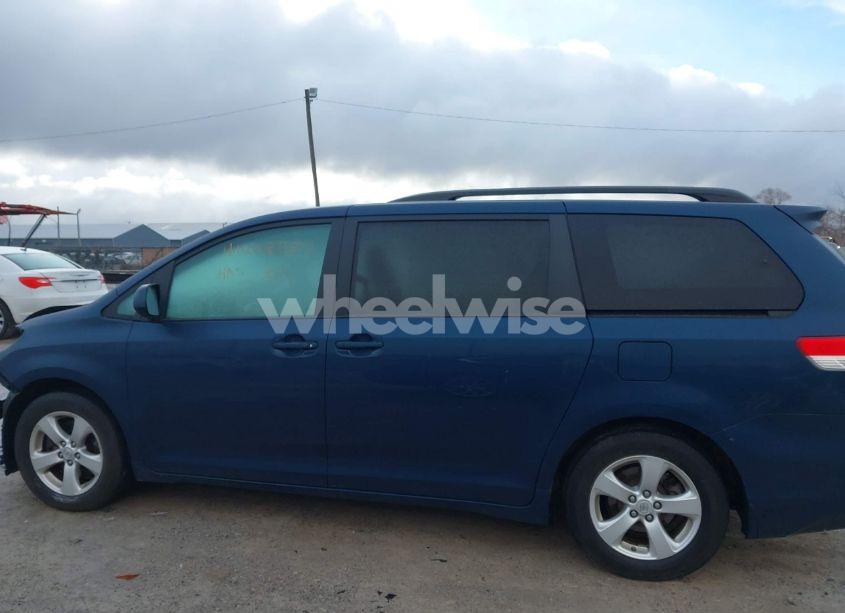 Photo 15 of 2011 Toyota Sienna LE V6 (VIN 5TDKK3DC4BS125639)