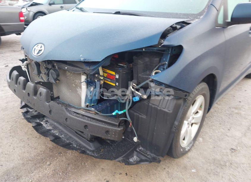 Photo 19 of 2011 Toyota Sienna LE V6 (VIN 5TDKK3DC4BS125639)