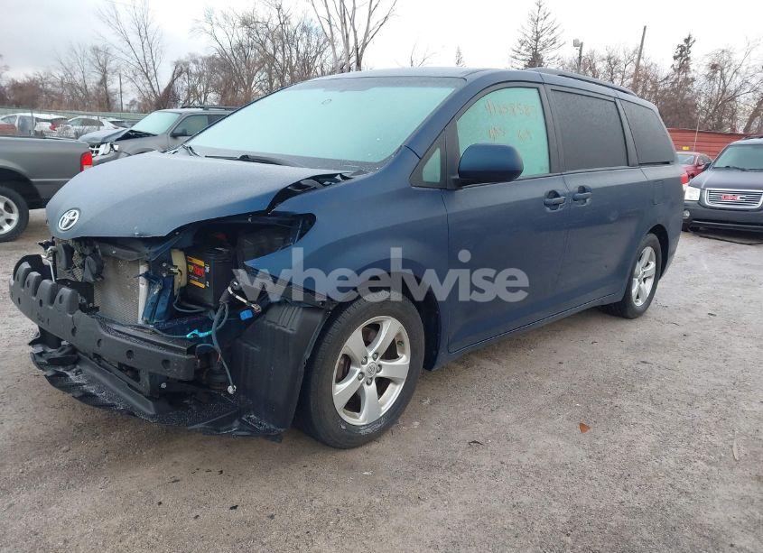 Photo 2 of 2011 Toyota Sienna LE V6 (VIN 5TDKK3DC4BS125639)