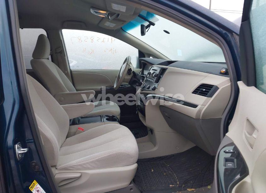 Photo 5 of 2011 Toyota Sienna LE V6 (VIN 5TDKK3DC4BS125639)