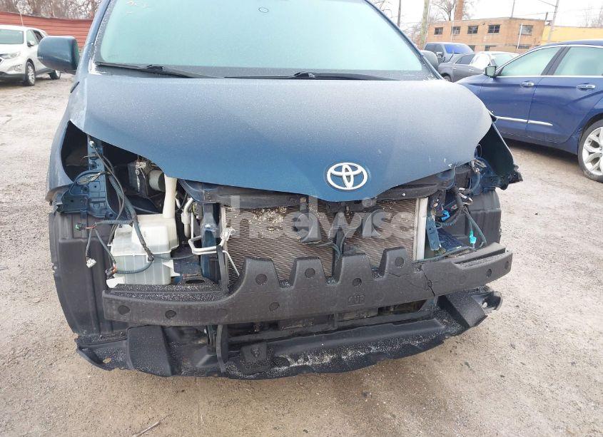 Photo 6 of 2011 Toyota Sienna LE V6 (VIN 5TDKK3DC4BS125639)