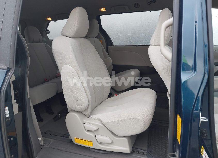 Photo 8 of 2011 Toyota Sienna LE V6 (VIN 5TDKK3DC4BS125639)