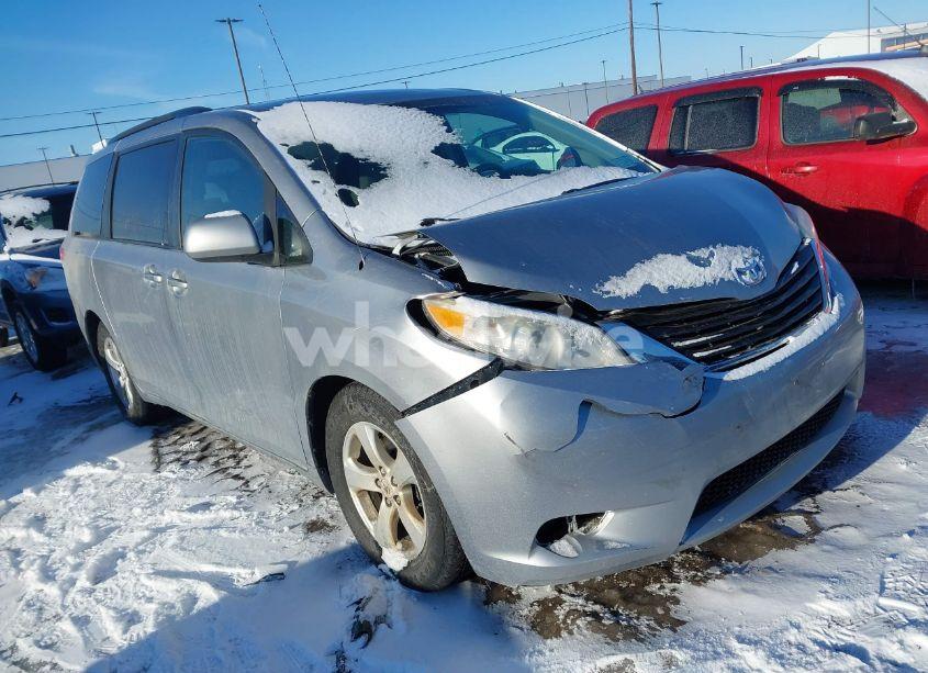 2011 Toyota Sienna LE V6 (VIN 5TDKK3DC4BS140271) main photo