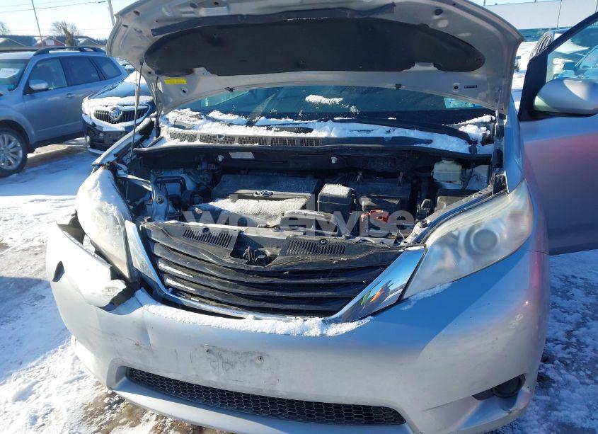 Photo 10 of 2011 Toyota Sienna LE V6 (VIN 5TDKK3DC4BS140271)