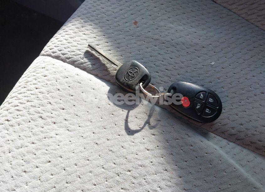 Photo 11 of 2011 Toyota Sienna LE V6 (VIN 5TDKK3DC4BS140271)