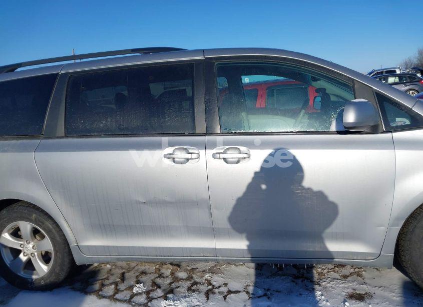 Photo 13 of 2011 Toyota Sienna LE V6 (VIN 5TDKK3DC4BS140271)