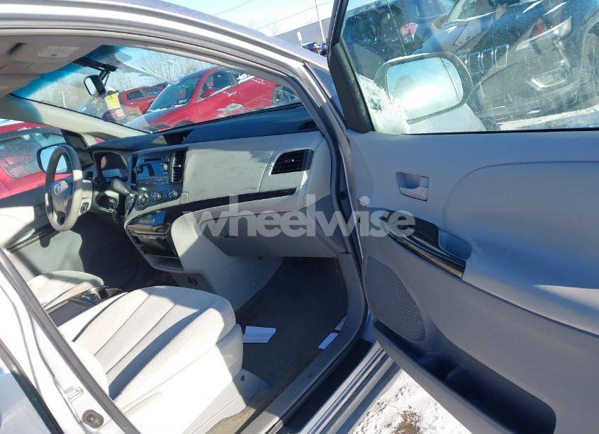 Photo 5 of 2011 Toyota Sienna LE V6 (VIN 5TDKK3DC4BS140271)