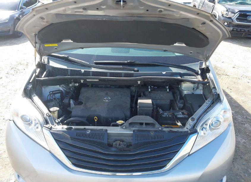 Photo 10 of 2011 Toyota Sienna LE V6 (VIN 5TDKK3DC4BS154767)