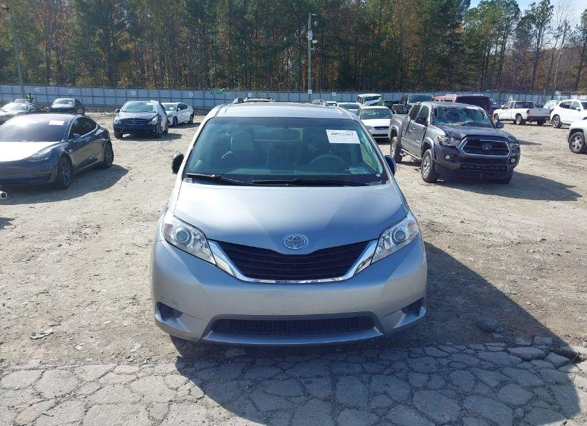 Photo 12 of 2011 Toyota Sienna LE V6 (VIN 5TDKK3DC4BS154767)