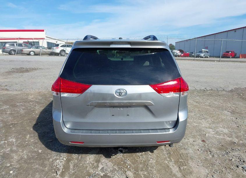 Photo 16 of 2011 Toyota Sienna LE V6 (VIN 5TDKK3DC4BS154767)