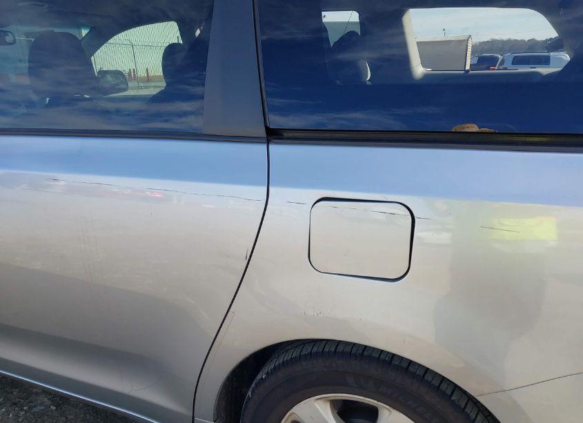 Photo 18 of 2011 Toyota Sienna LE V6 (VIN 5TDKK3DC4BS154767)