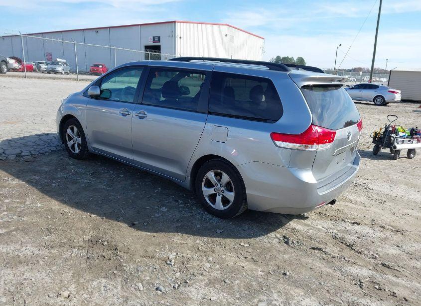 Photo 3 of 2011 Toyota Sienna LE V6 (VIN 5TDKK3DC4BS154767)