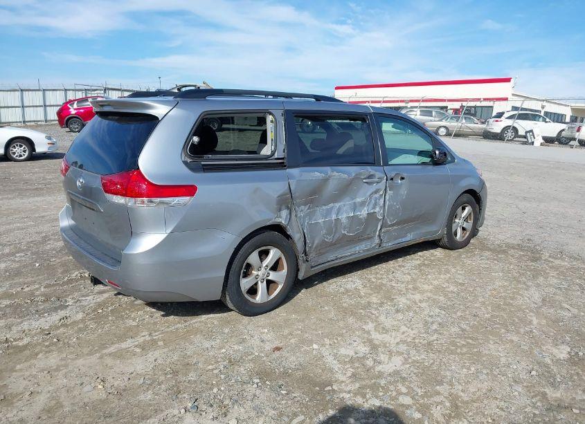 Photo 4 of 2011 Toyota Sienna LE V6 (VIN 5TDKK3DC4BS154767)