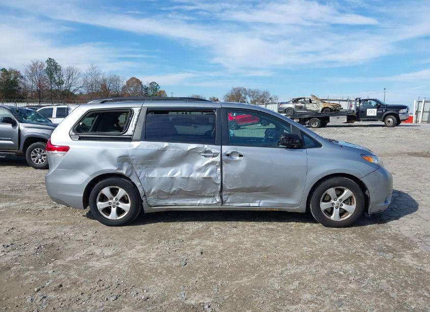 Photo 6 of 2011 Toyota Sienna LE V6 (VIN 5TDKK3DC4BS154767)