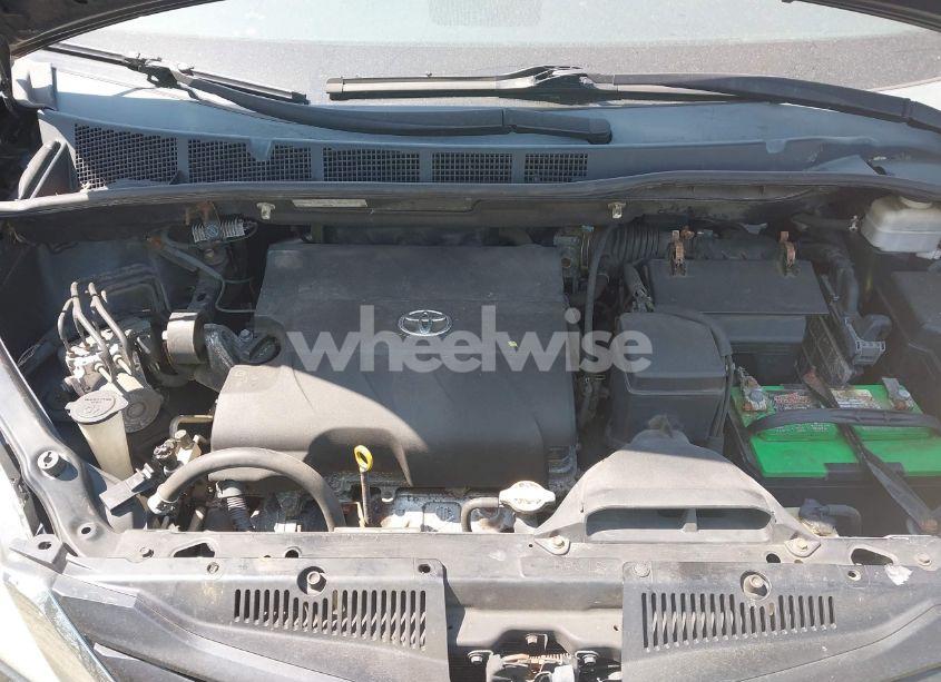 Photo 10 of 2011 Toyota Sienna LE V6 (VIN 5TDKK3DC4BS173688)