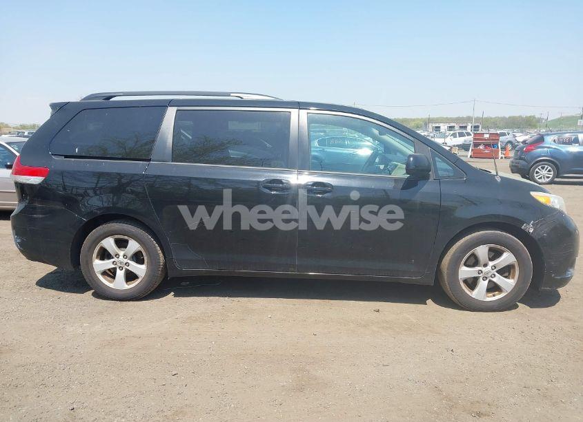 Photo 13 of 2011 Toyota Sienna LE V6 (VIN 5TDKK3DC4BS173688)