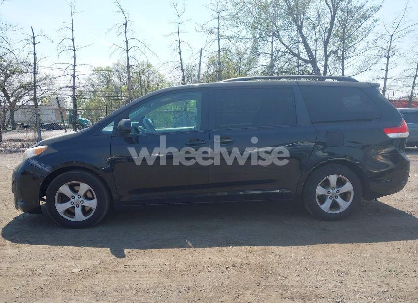 Photo 14 of 2011 Toyota Sienna LE V6 (VIN 5TDKK3DC4BS173688)