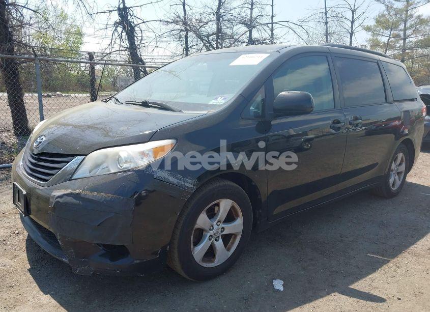 Photo 2 of 2011 Toyota Sienna LE V6 (VIN 5TDKK3DC4BS173688)