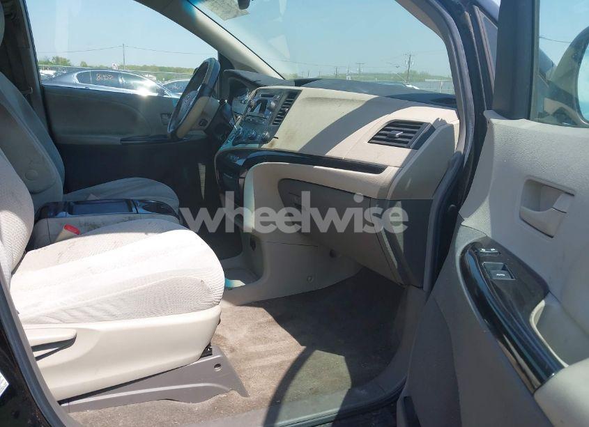 Photo 5 of 2011 Toyota Sienna LE V6 (VIN 5TDKK3DC4BS173688)