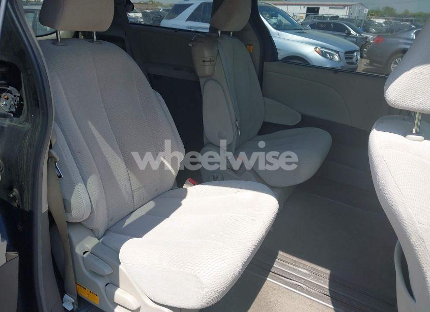 Photo 8 of 2011 Toyota Sienna LE V6 (VIN 5TDKK3DC4BS173688)