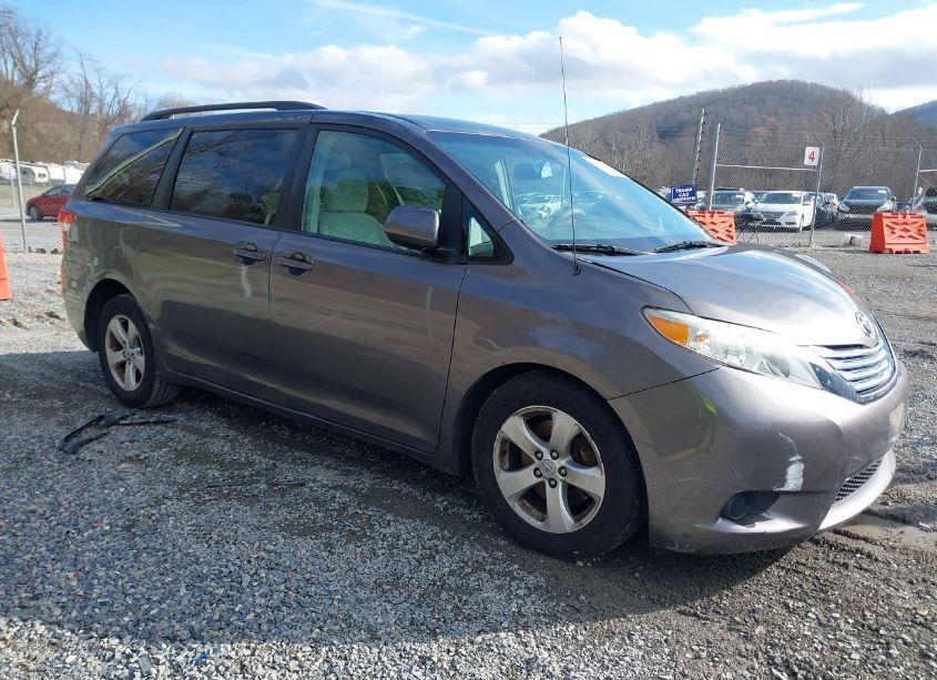2012 Toyota Sienna LE V6 8 PASSENGER (VIN 5TDKK3DC4CS202902) main photo