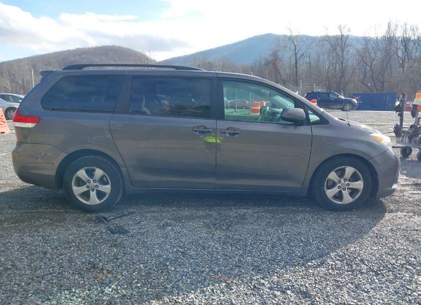 Photo 13 of 2012 Toyota Sienna LE V6 8 PASSENGER (VIN 5TDKK3DC4CS202902)