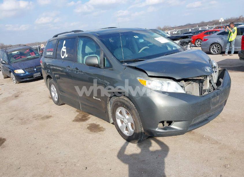 2012 Toyota Sienna (VIN 5TDKK3DC4CS223135) main photo