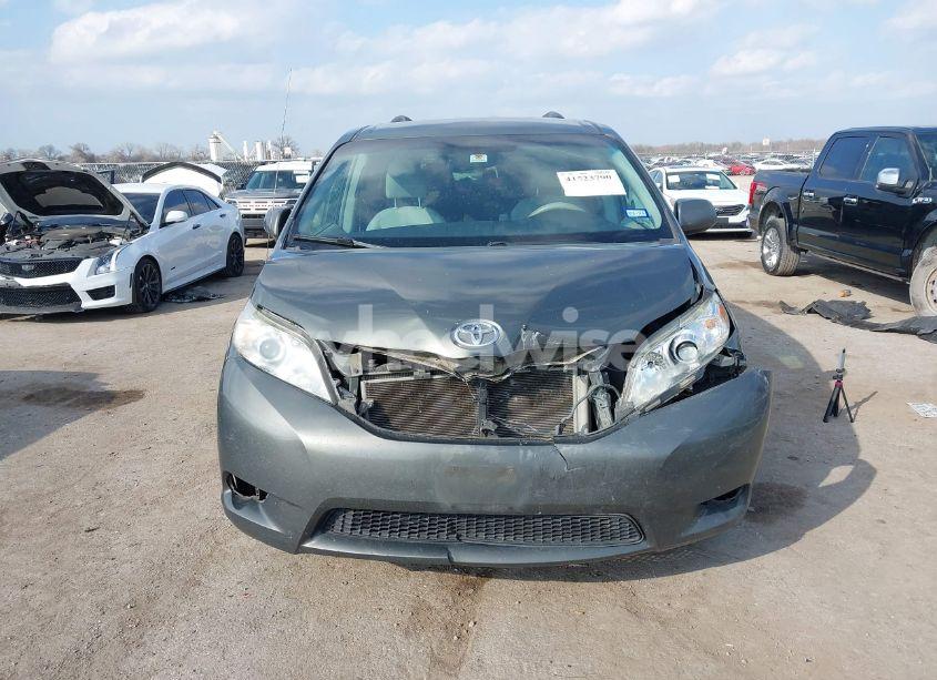 Photo 12 of 2012 Toyota Sienna (VIN 5TDKK3DC4CS223135)
