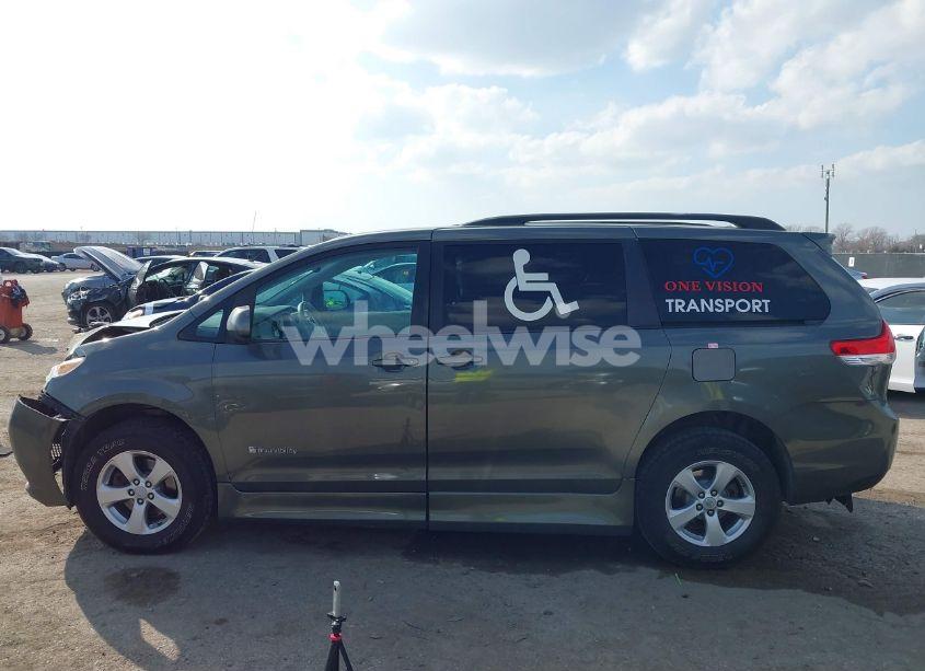 Photo 14 of 2012 Toyota Sienna (VIN 5TDKK3DC4CS223135)