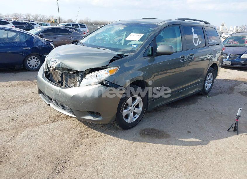Photo 2 of 2012 Toyota Sienna (VIN 5TDKK3DC4CS223135)