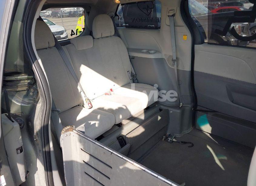 Photo 8 of 2012 Toyota Sienna (VIN 5TDKK3DC4CS223135)