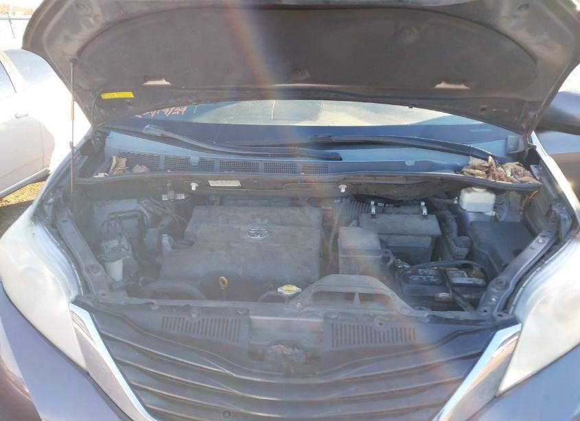 Photo 10 of 2012 Toyota Sienna LE V6 8 PASSENGER (VIN 5TDKK3DC4CS239481)