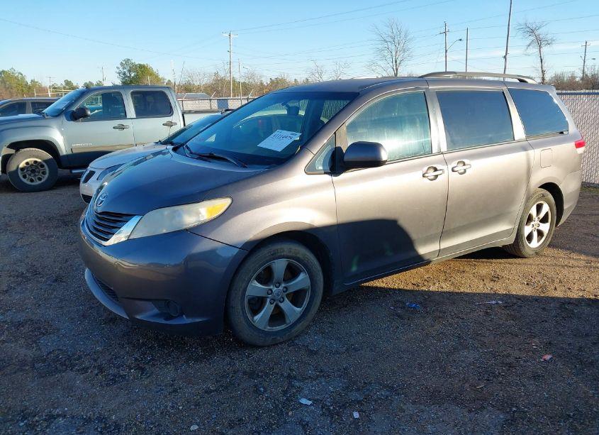Photo 2 of 2012 Toyota Sienna LE V6 8 PASSENGER (VIN 5TDKK3DC4CS239481)