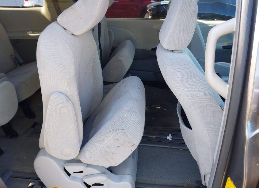 Photo 8 of 2012 Toyota Sienna LE V6 8 PASSENGER (VIN 5TDKK3DC4CS260881)
