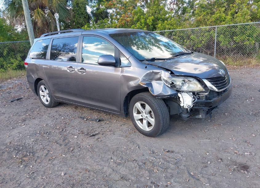 2012 Toyota Sienna LE V6 8 PASSENGER (VIN 5TDKK3DC4CS267040) main photo