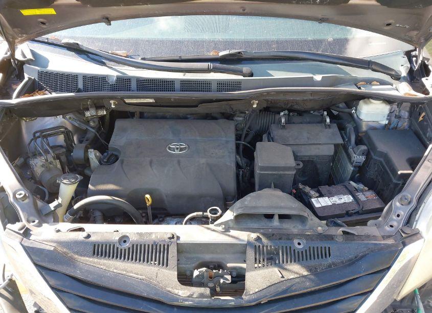 Photo 10 of 2012 Toyota Sienna LE V6 8 PASSENGER (VIN 5TDKK3DC4CS267040)