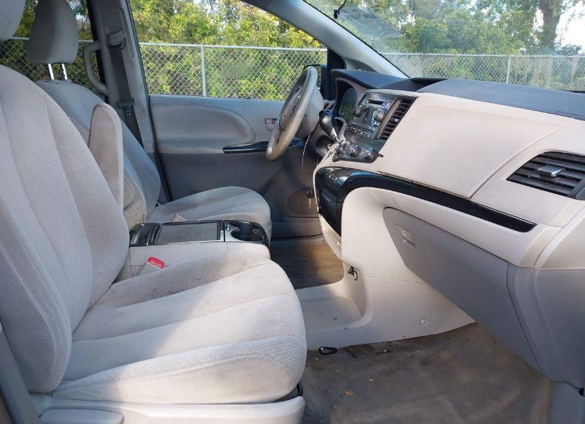Photo 5 of 2012 Toyota Sienna LE V6 8 PASSENGER (VIN 5TDKK3DC4CS267040)