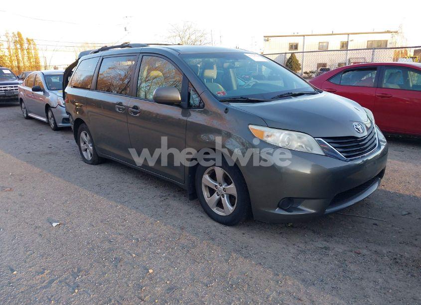 2013 Toyota Sienna LE V6 8 PASSENGER (VIN 5TDKK3DC4DS328274) main photo