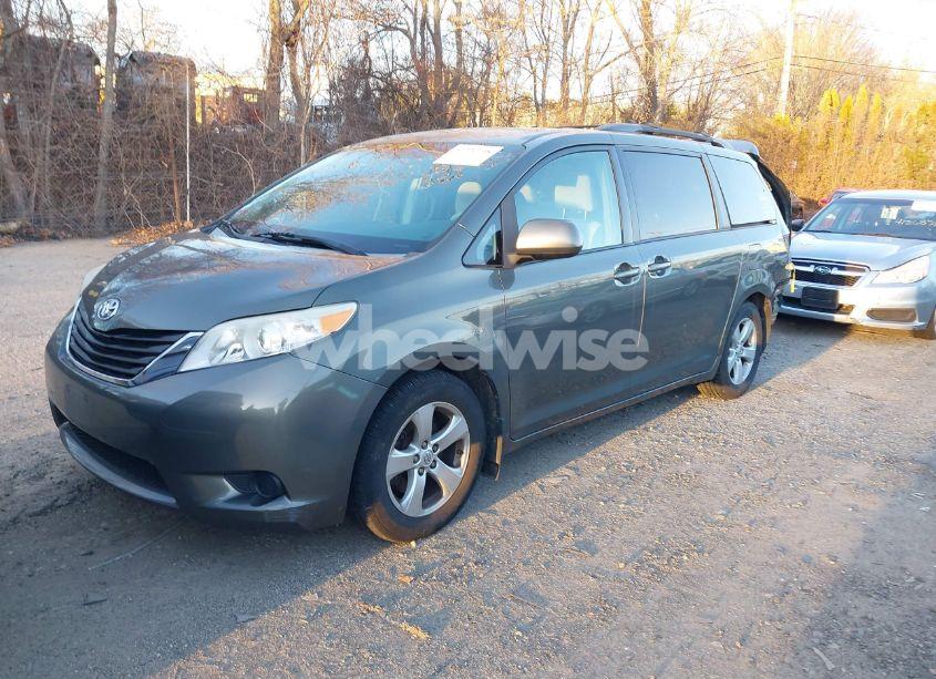 Photo 2 of 2013 Toyota Sienna LE V6 8 PASSENGER (VIN 5TDKK3DC4DS328274)