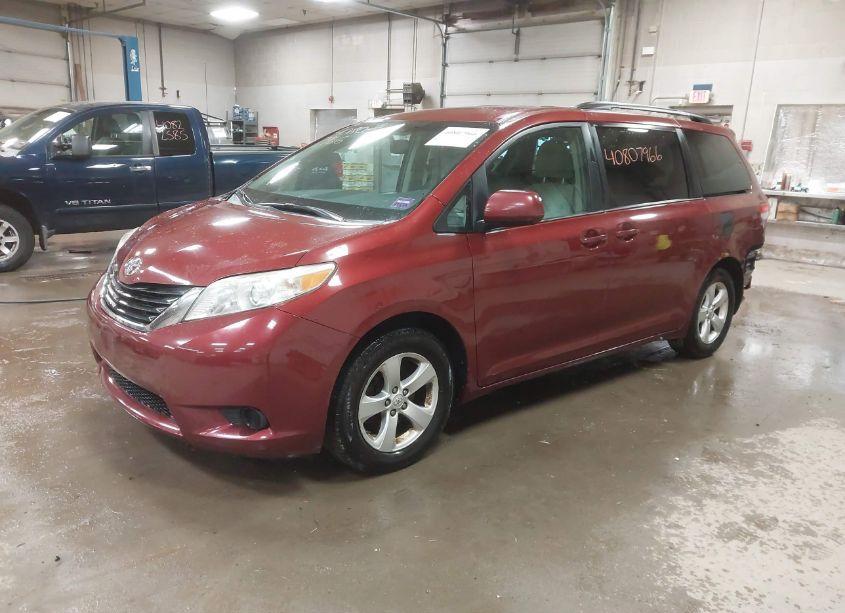 Photo 2 of 2013 Toyota Sienna LE V6 8 PASSENGER (VIN 5TDKK3DC4DS367348)