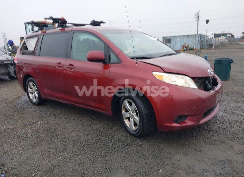 2013 Toyota Sienna LE V6 8 PASSENGER (VIN 5TDKK3DC4DS372694) main photo