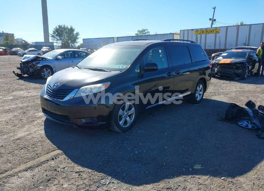 Photo 2 of 2013 Toyota Sienna LE V6 8 PASSENGER (VIN 5TDKK3DC4DS381265)