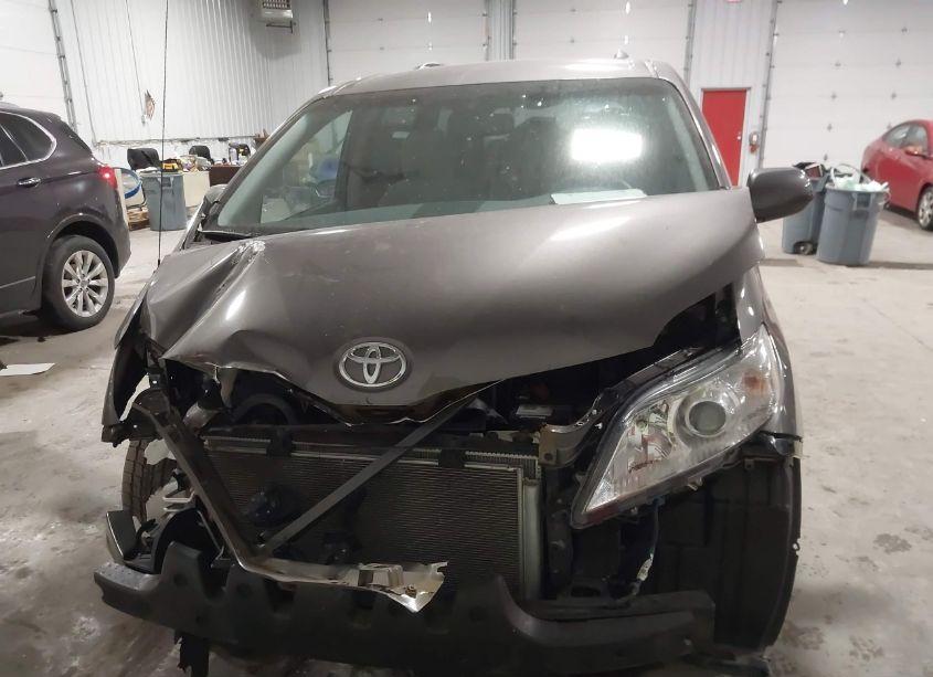Photo 12 of 2014 Toyota Sienna LE V6 8 PASSENGER (VIN 5TDKK3DC4ES495199)