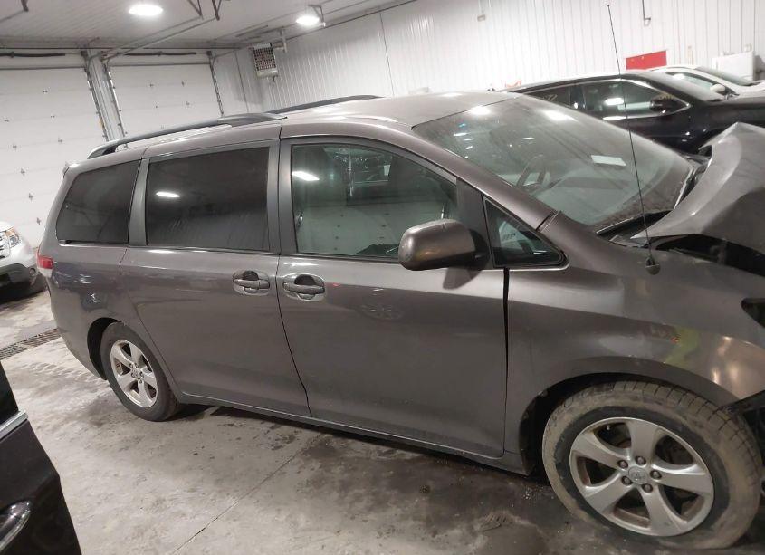 Photo 13 of 2014 Toyota Sienna LE V6 8 PASSENGER (VIN 5TDKK3DC4ES495199)