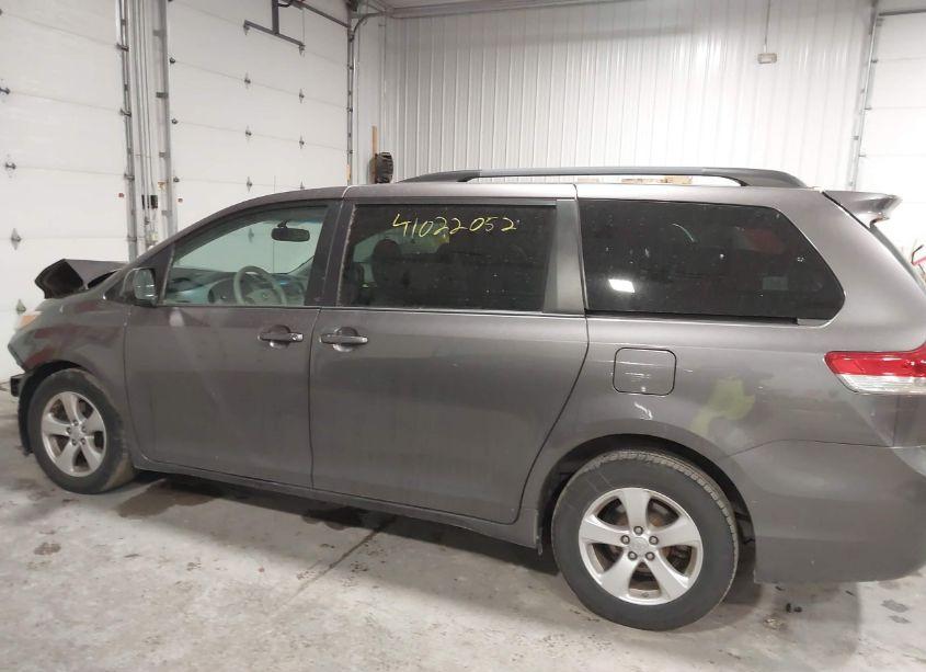 Photo 14 of 2014 Toyota Sienna LE V6 8 PASSENGER (VIN 5TDKK3DC4ES495199)