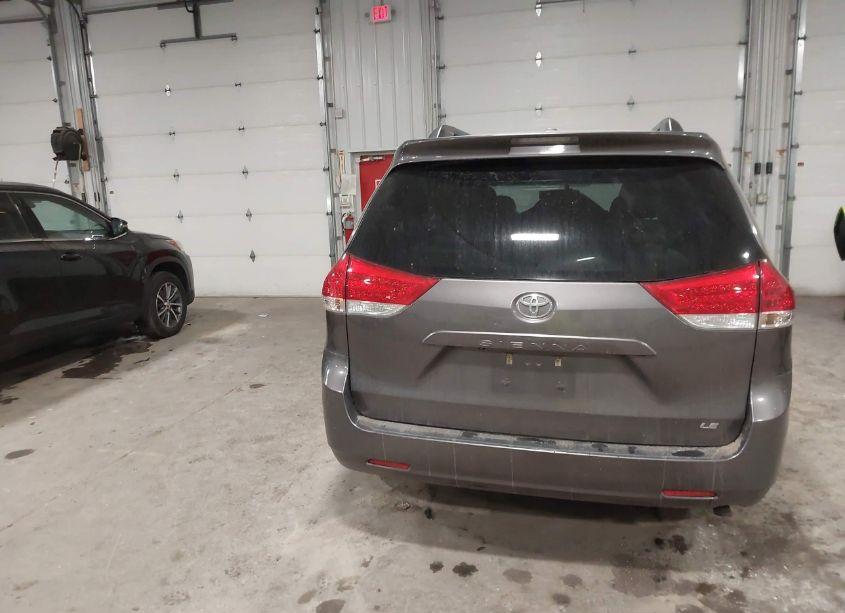 Photo 16 of 2014 Toyota Sienna LE V6 8 PASSENGER (VIN 5TDKK3DC4ES495199)
