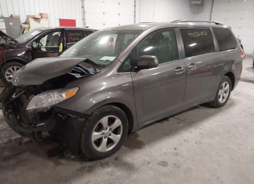 Photo 2 of 2014 Toyota Sienna LE V6 8 PASSENGER (VIN 5TDKK3DC4ES495199)