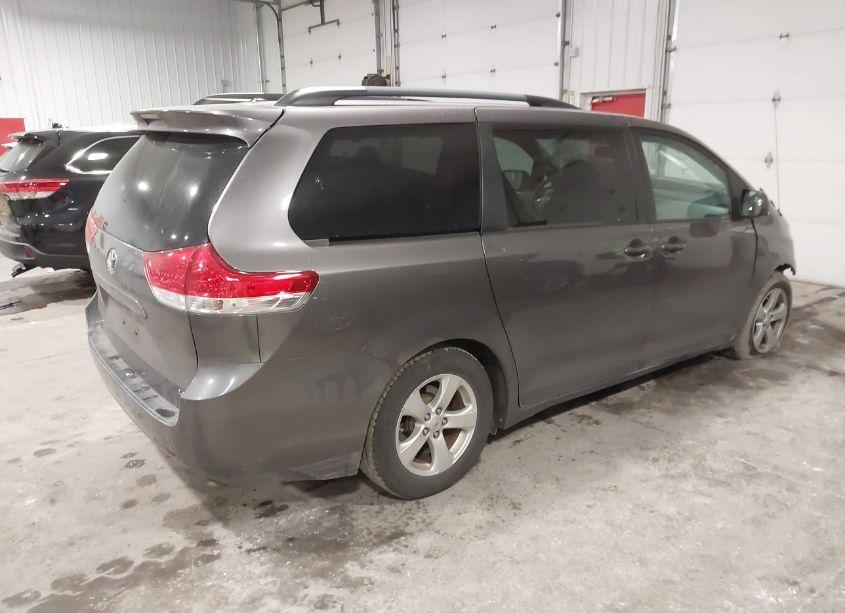 Photo 4 of 2014 Toyota Sienna LE V6 8 PASSENGER (VIN 5TDKK3DC4ES495199)